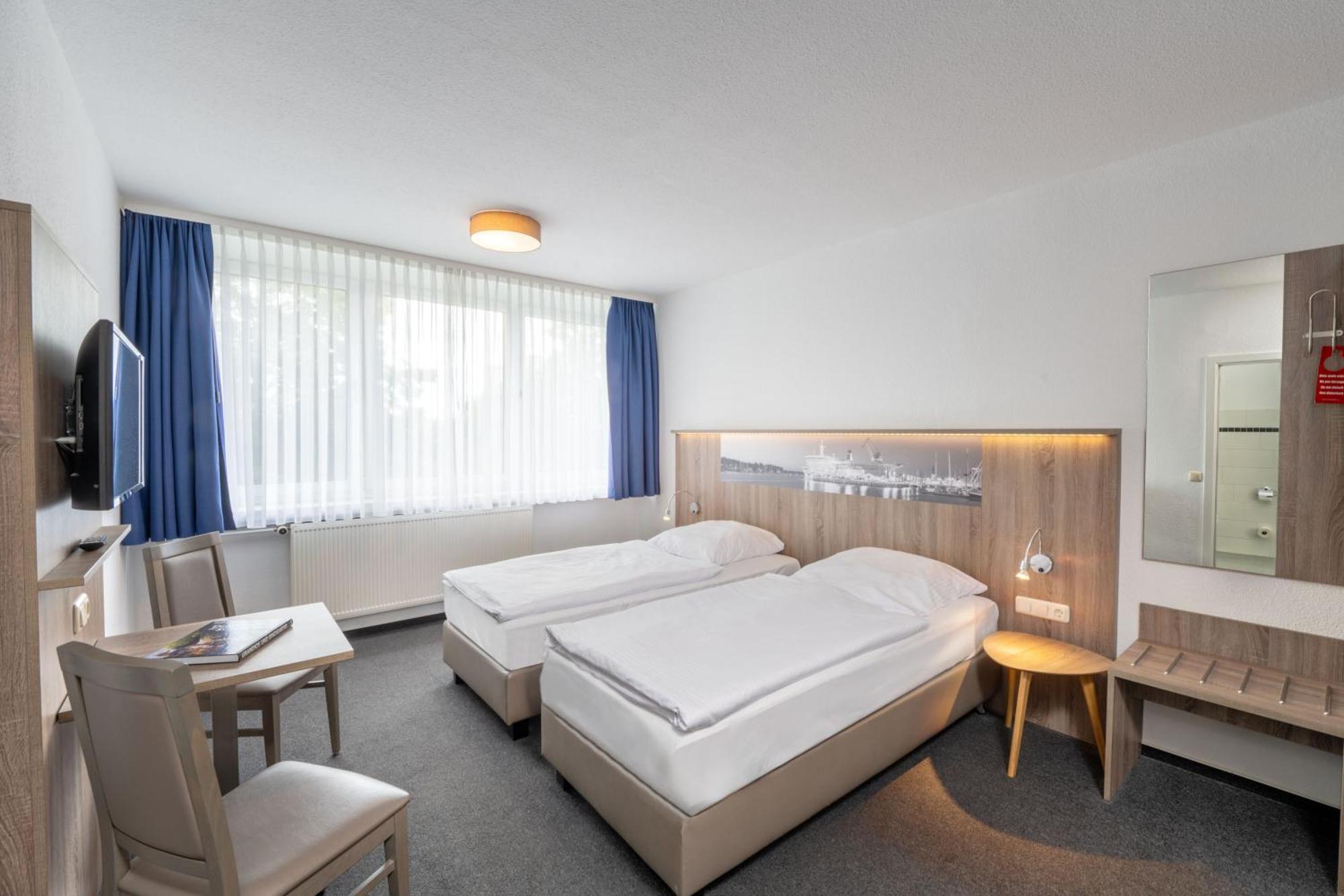 Hotel & Gaestehaus Rostock Luetten Klein Exterior photo