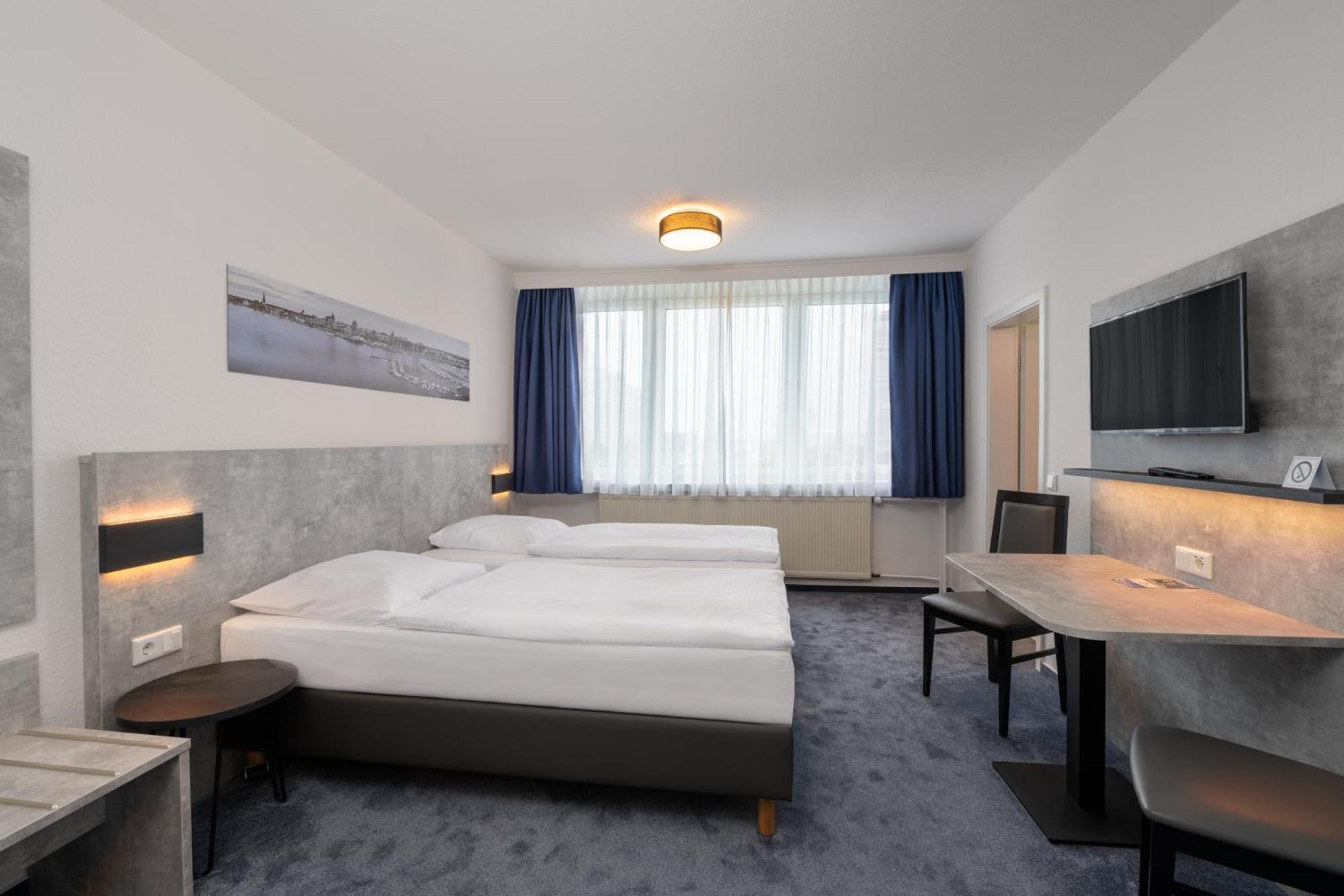 Hotel & Gaestehaus Rostock Luetten Klein Exterior photo