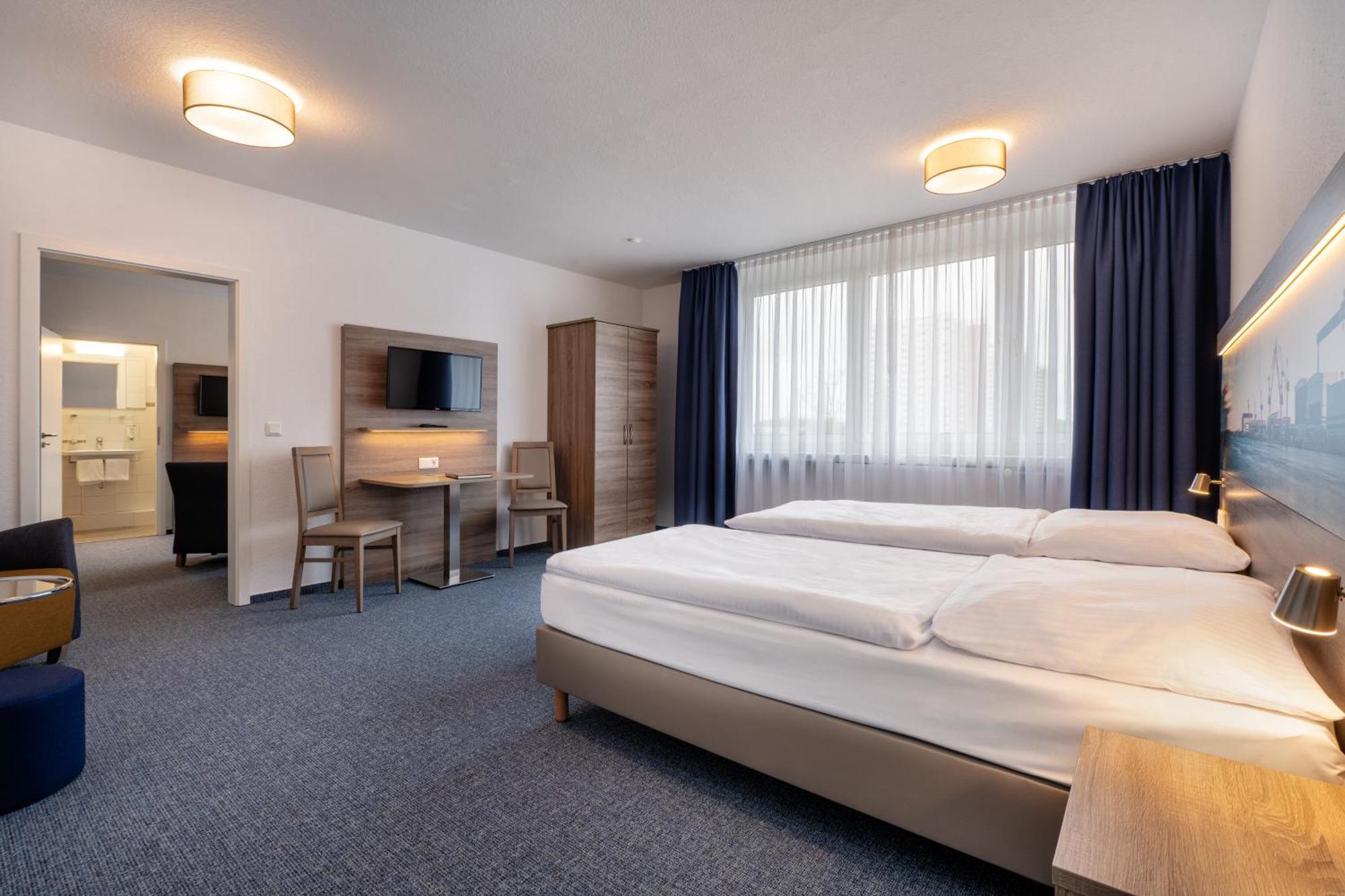 Hotel & Gaestehaus Rostock Luetten Klein Exterior photo